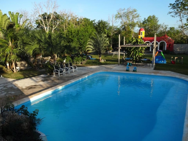 albercas con resbaladillas